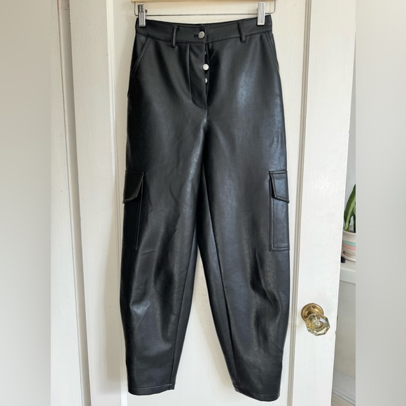 Aritzia Wilfred modern cargo vegan leather pants - Picture 4 of 8